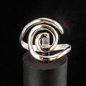 Handcrafted Sterling Silver Spiral Statement Ring - Minimalist Geometric Design for Modern Fashion RI13023