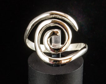Handcrafted Sterling Silver Spiral Statement Ring - Minimalist Geometric Design for Modern Fashion RI13023