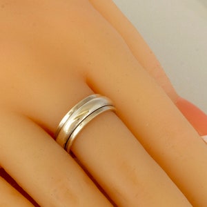 Sterling Silver Spinner Ring with a High Polish Finish R00862