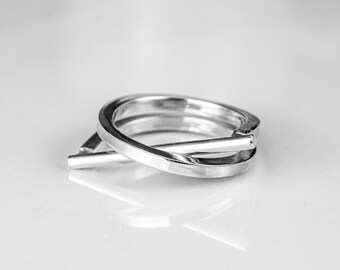 Sleek Sterling Silver Geometric Crossover Ring - Modern
