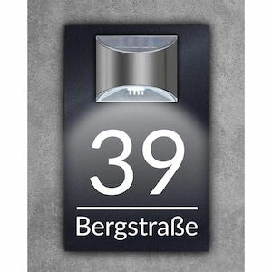 Premium Hausnummer beleuchtet mit LED Solar | individuell anpassbar | Acrylglas Anthrazit Matt | Wetterfest| H1023