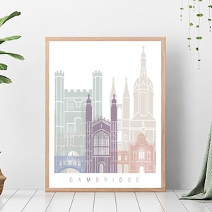 Puede incluir: Una ilustración minimalista del horizonte de Cambridge en colores pastel suaves. La impresión presenta edificios emblemáticos como la capilla del King's College y el Puente de los Suspiros. La palabra "CAMBRIDGE" está impresa en una fuente simple en la parte inferior de la impresión.