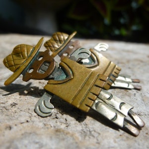Vintage 70s Unsigned Unusual Dangling Screwback Earrings Shaped Like Men Wearing Hats