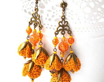 Longues boucles d'oreilles bohème lustre fleurs botaniques au crochet avec perles de verre orange, boucles d'oreilles au crochet fleurs délicates moutarde cottage