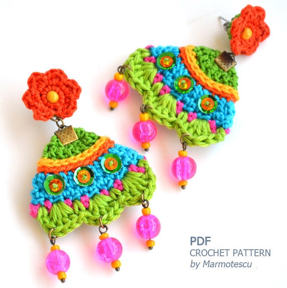 Cute crochet earrings pattern, pattern for crochet earrings, beginner crochet pattern for cute triangle earrings, crochet jewelry pattern