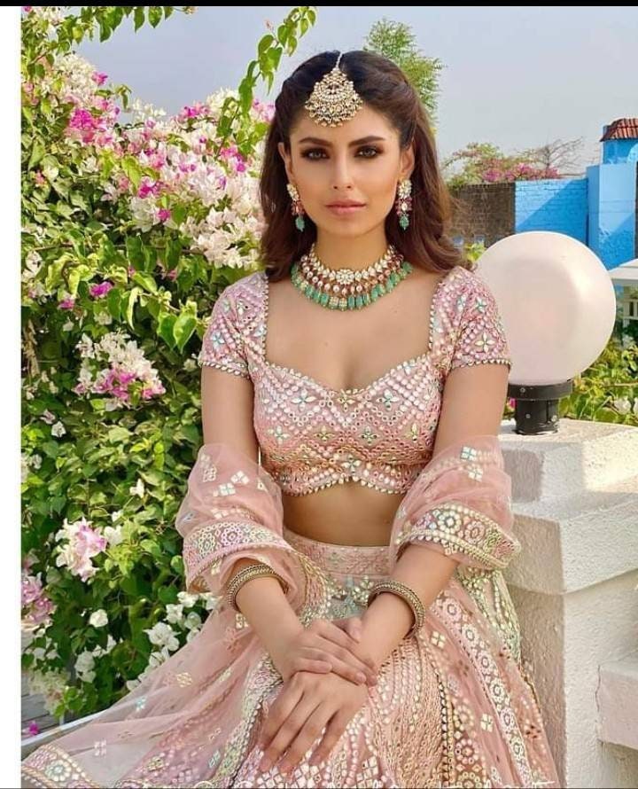 Pink lehenga green clearance jewellery
