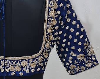 Marineblauwe blouse van onbewerkte zijde met parel Zardozi-handborduurwerk - Bruiloft & Feestartikelen