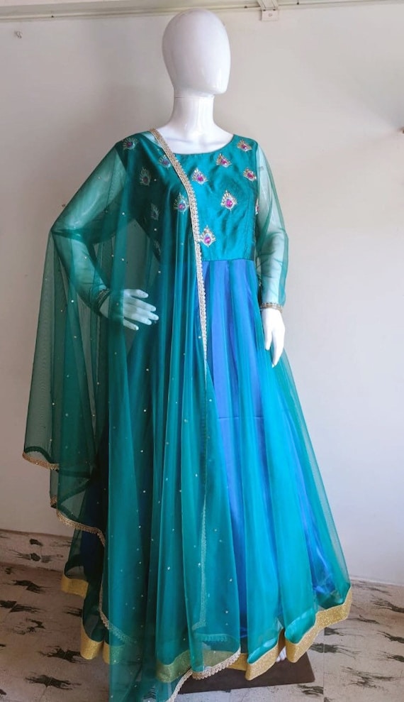 Emerald Green Raw Silk Zardosi Embroidered Anarkali Set Design by Mrunalini  Rao at Pernia's Pop Up Shop 2024