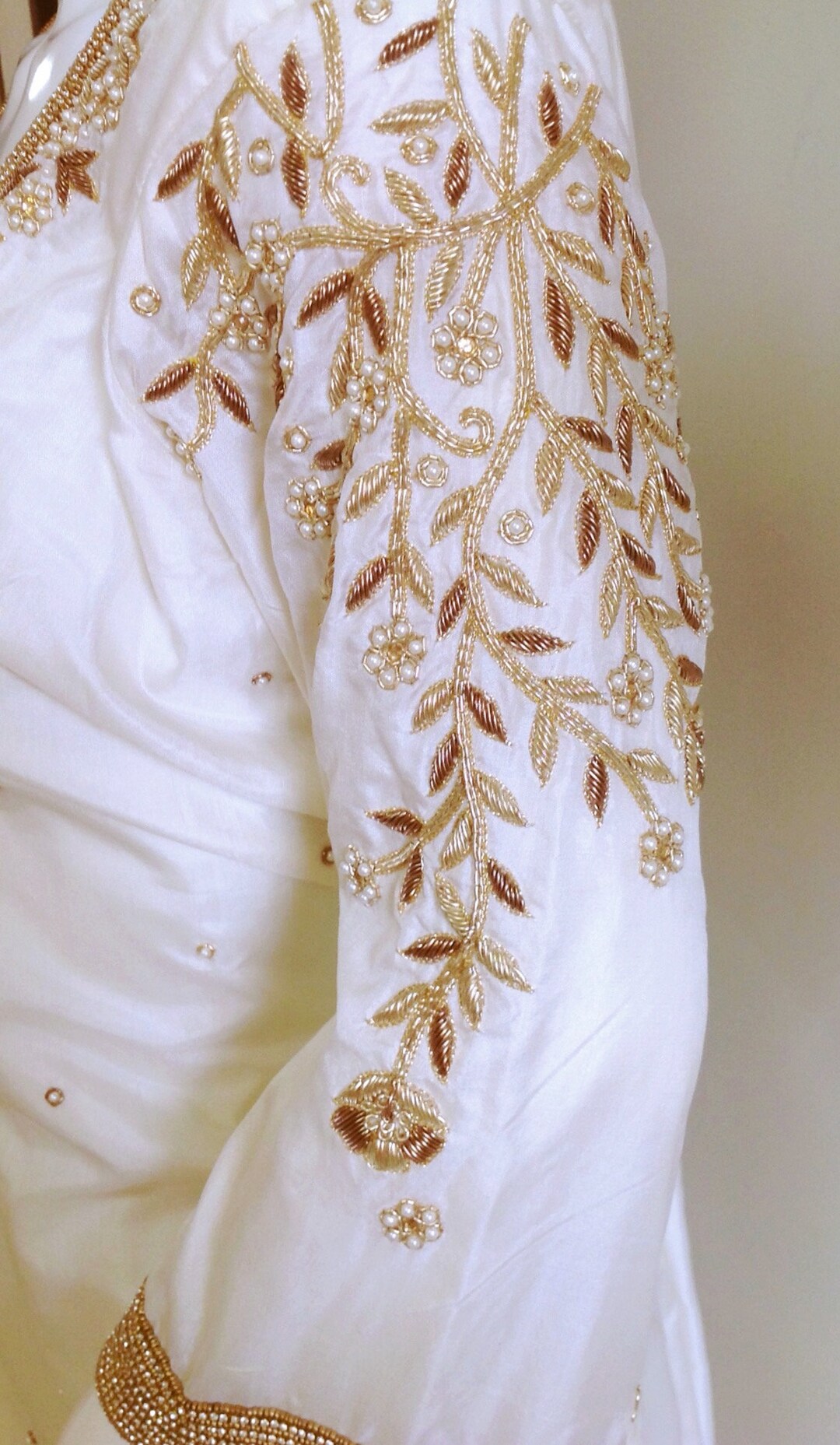 Span Ivory Round Neck Silk Kurta Set with Dupatta