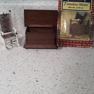Dollhouse miniatures furniture and accessories