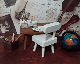 Dollhouse miniatures furniture and accessories