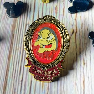 2004 Disney DLR Snow White and the Seven Dwarfs Villain Collection Pin (Magic Mirror) Limited Edition  1500 Rare