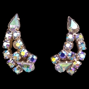Blue Aurora Borealis Rhinestone Clip Earrings: Vintage Silver Tone