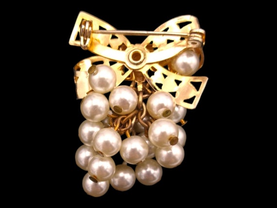 Dangly Pearls Brooch with Gold Tone Heart Motif B… - image 2