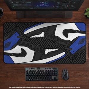 Retro Ones Gaming Desk Mat Hypebeast Sneaker Decor, XL MousePad, Large Gaming Mousepad, Mousepad XXL, Extra Large Desk Pad, Sneakerhead Fragment