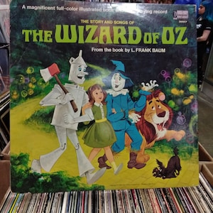 Wizard of Oz , Disney long Playing ALBUM 33 1/2 SP  The Story and Songs of The Wizard of Oz. #3957  copyright 1969
