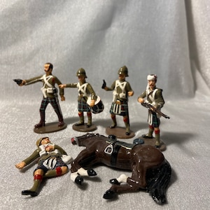 Great Britain’s Gordon’s Highlanders uniform 6 & 1 Horse toy soldiers