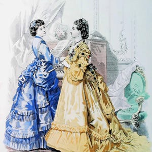 Peut inclure: Illustration de mode vintage avec deux femmes en robes longues. L'une porte une robe bleue, l'autre jaune. Le texte "Journal des Demoiselles" est visible, titre d'un magazine de mode.
