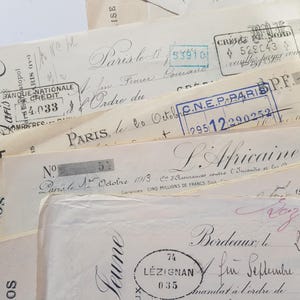 Bellissimi assegni bancari francesi antichi di grandi dimensioni con graziosi francobolli fiscali multicolori, diario spazzatura, album effimero