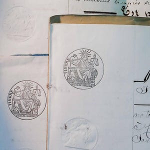 Documentos franceses, papéis do século XIX, papéis legais antigos com selos, escrita fina e elegante, papel efêmero da França, histórico