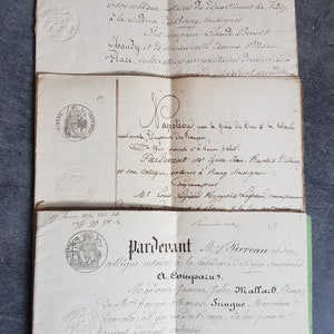 Conjunto de 3 documentos legais manuscritos franceses antigos datados de 1838. Ephemera Junk Journal Paper Vintage Stamps Letters .empire.