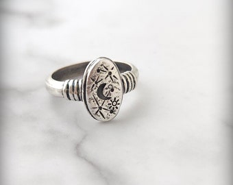 Sterling Signet Ring, Crescent Moon Ring, Starry Night Sky Ring, Oval Sterling Moon Signet Medallion,  Etched Moon Ring, Celestial Ring