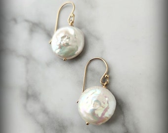 Volle maan Pearl Dangle Earring, 14k Gold Pearl Earring, enkelvoudige parels, Coin Pearl Oorbellen, juni Birthstone, aardse bruiloft juwelen