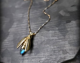 14k gouden Firefly ketting, edelsteen Firefly ketting, 14k gouden insect amulet, massief gouden Firefly sieraden met edelstenen, 14k gouden bliksem bug