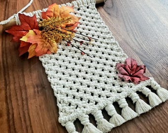 Pequeño colgante de pared de macramé otoñal