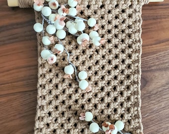 Pequeño colgante de pared de macramé
