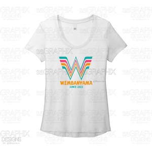 Quel Wemby ! T-shirt San Antonio Fiesta Colors - Édition Spurs | Col rond pour femmes image 2