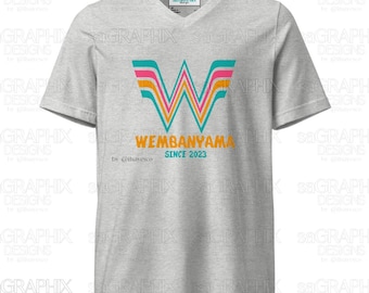 ¡Qué Wemby! Camiseta San Antonio Fiesta Colors - Edición Spurs - Cuello en V