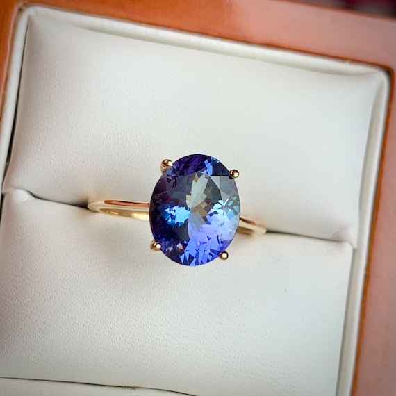 4.79 Ct Bi Color AAAA Tanzanite 14K Yellow Gold Ladies Ring. Size