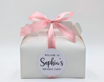 Scatola regalo di compleanno personalizzata a forma di casetta / Scatola per bomboniere con nome personalizzato / Scatola per dolcetti di compleanno per bambini / Scegli colori e nastro