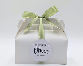 Scatola regalo di compleanno personalizzata a forma di casetta / Scatola bomboniera per la festa di compleanno "Evviva!" / Nome ed età personalizzati / Scatola per dolcetti di compleanno per bambini