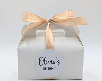 Scatola regalo di compleanno personalizzata a forma di casetta / Scatola per bomboniere con nome personalizzato / Scegli il colore dello sfondo, del nastro e del testo / Scatola per dolcetti di compleanno per bambini