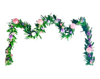 Miniature Dollhouse Christmas Garland Pink  1:12 Approx 11”.   Bendable  wire to shape.