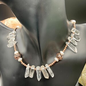 Crystal quartz, pearl and copper choker necklace. Simple statement necklace. Crystal points, freshwater pearls. OOAK, handmade.