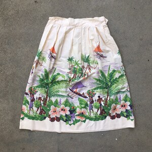 Vintage 1950s HAWAIIAN Novelty Border Print High Waist Full SKIRT Size Medium 28 Skirt #2 Tiki Souvenir Island Pinup Mod