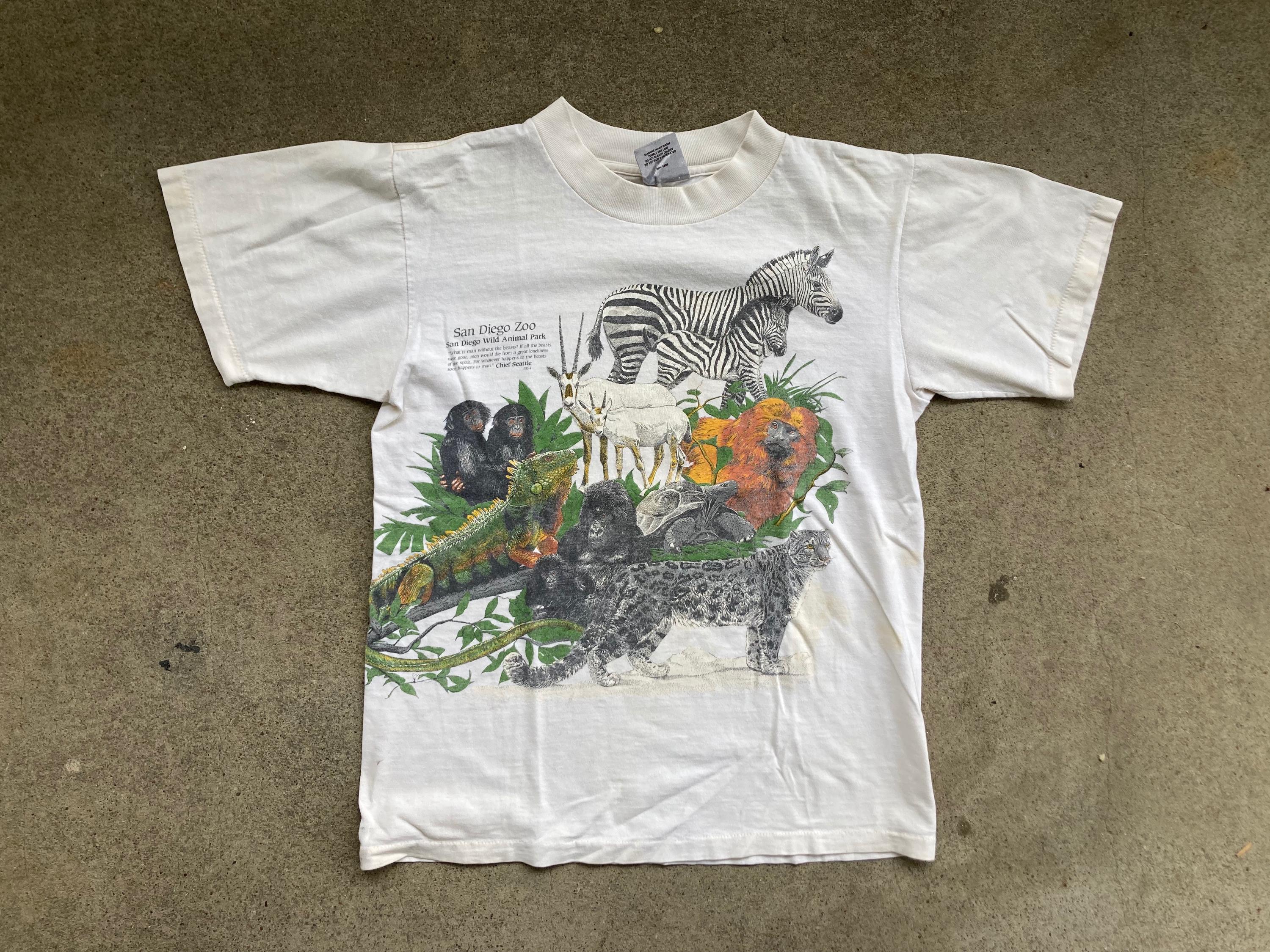 ©️1988 SARI FABRICS ヴィンテージ ティーコジー　ティーコゼ Vintage 1980s San Diego ZOO Wraparound Print T-SHIRT Size Small