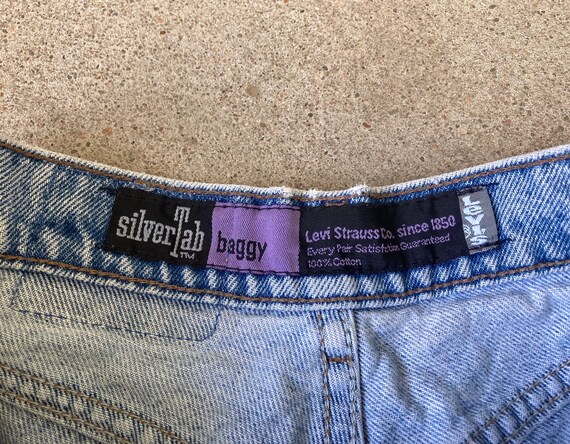 Vintage 1990s LEVIS Silvertab Baggy Jean SHORTS Size 27