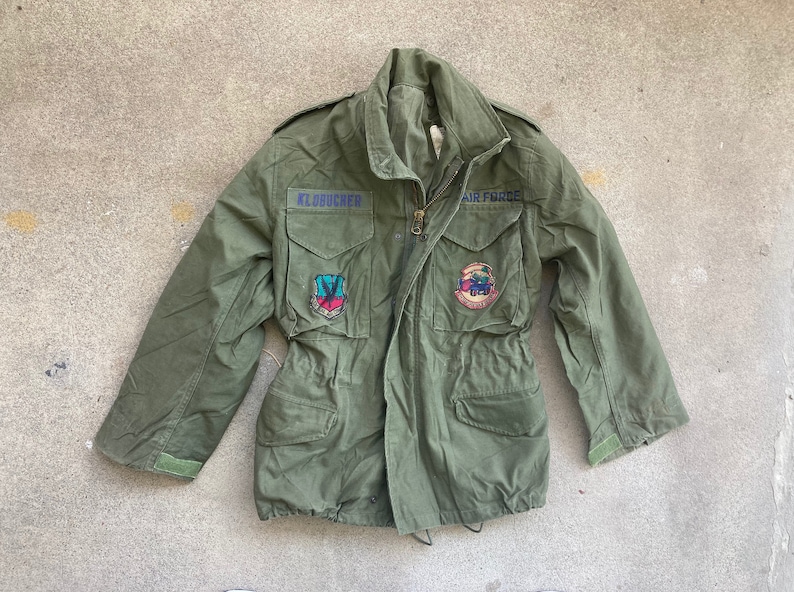 Vintage 1980s M-65 Green Army FIELD JACKET Size Extra Small Short Post Vietnam Era Patches Military Air Force M65 Coat image 1