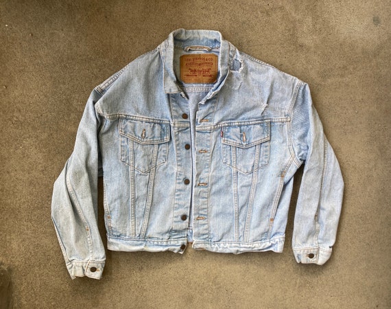 Vintage 1990s LEVIS 70598 Distressed Denim Work JEAN JACKET Vintage 1990s LEVIS 70598 Distressed Denim Work JEAN JACKET