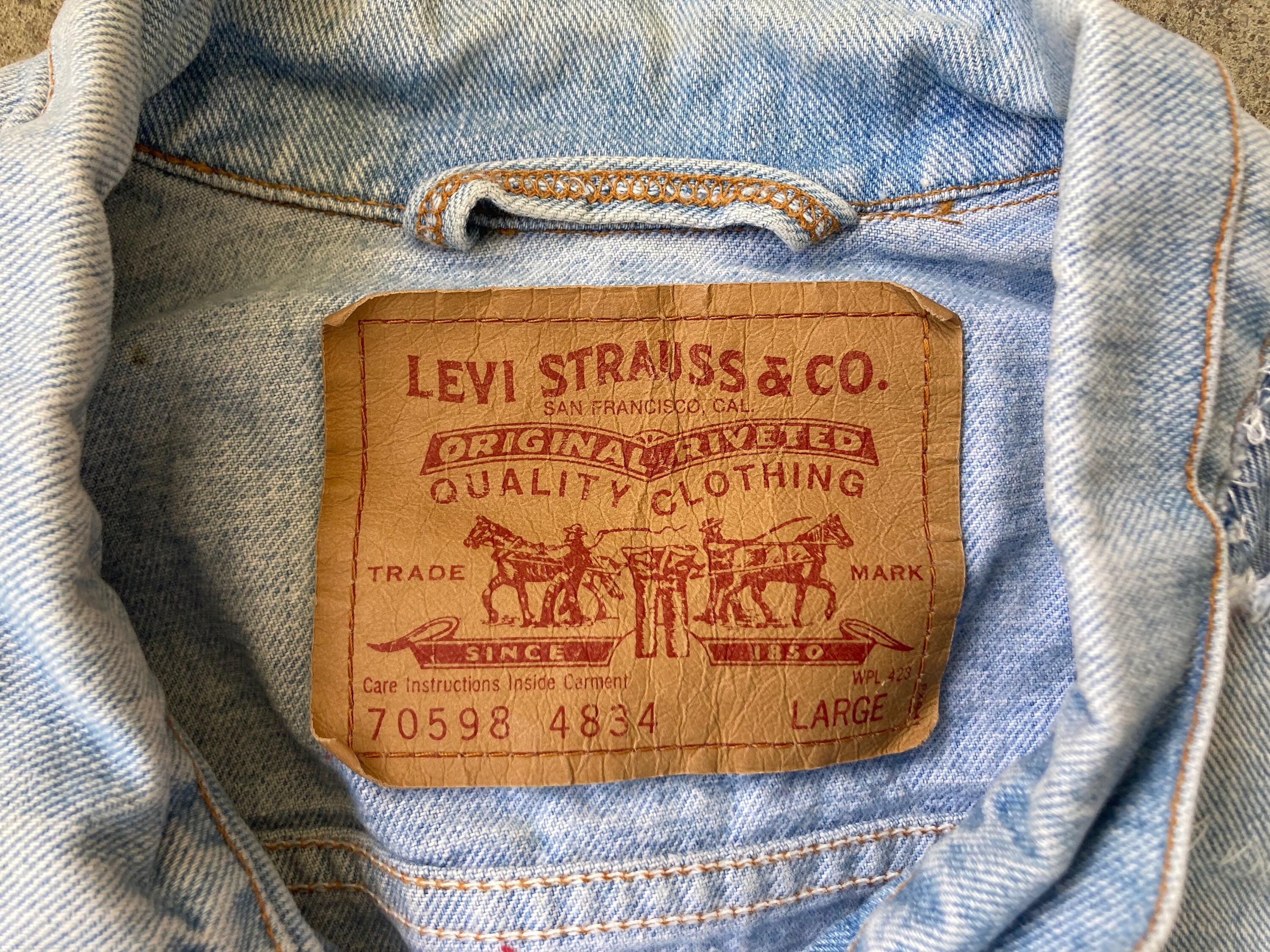 Vintage 1990s LEVIS 70598 Distressed Denim Work JEAN JACKET Vintage 1990s LEVIS 70598 Distressed Denim Work JEAN JACKET