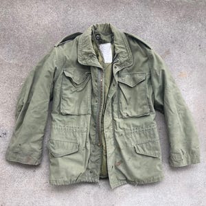 Vintage Mens 1980s M-65 Green Army FIELD JACKET + Liner Size Small Post Vietnam Era Super Distressed Military Air Force M65 Coat