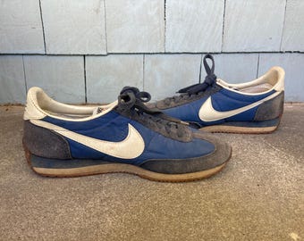 Vintage 1980s NIKE Oceania Dark Blue Waffle Runners SNEAKERS  display picture 3