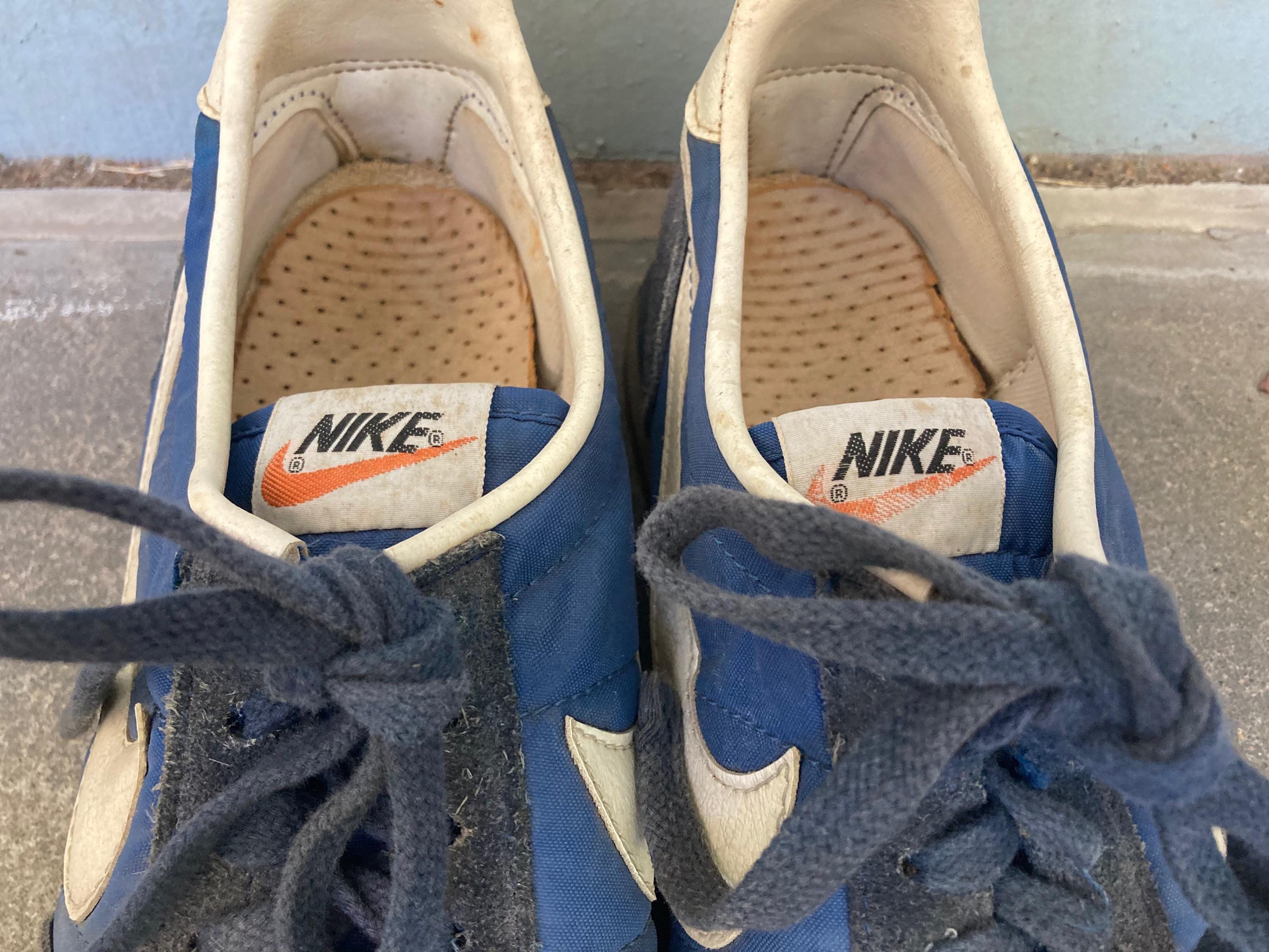 Vintage 1980s NIKE Oceania Dark Blue Waffle Runners SNEAKERS