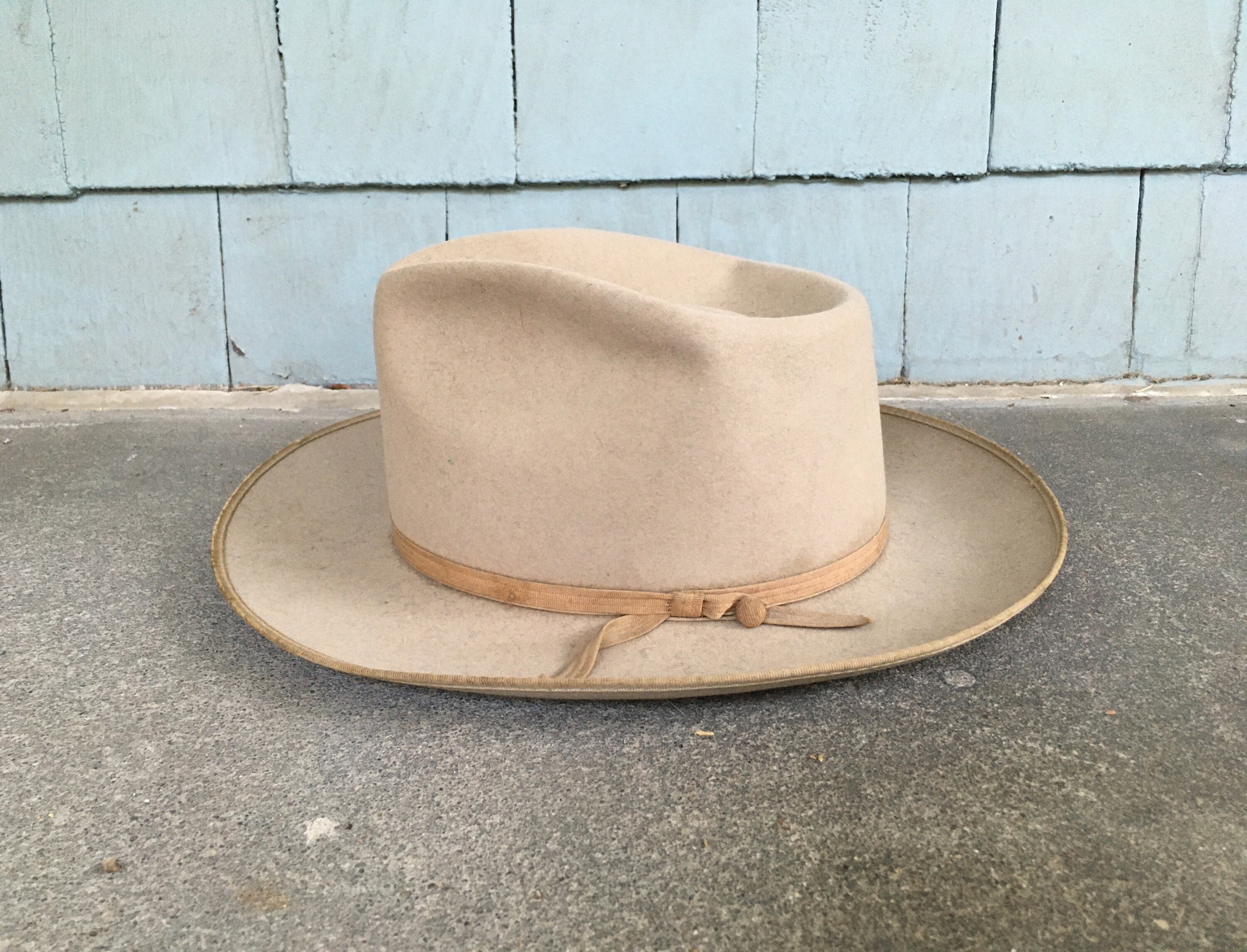 Vintage 1960s Bee OPEN ROAD Style Tan Fur Felt Fedora Hat Size 6 7