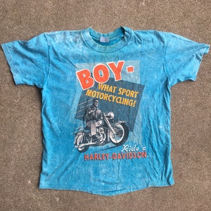 Vintage 1990s HARLEY DAVIDSON Blue Tie Dye Crewneck T-SHIRT Size Medium Large Hipster Motorcycle Biker 3D Emblem Hog Wild Boy What Sport