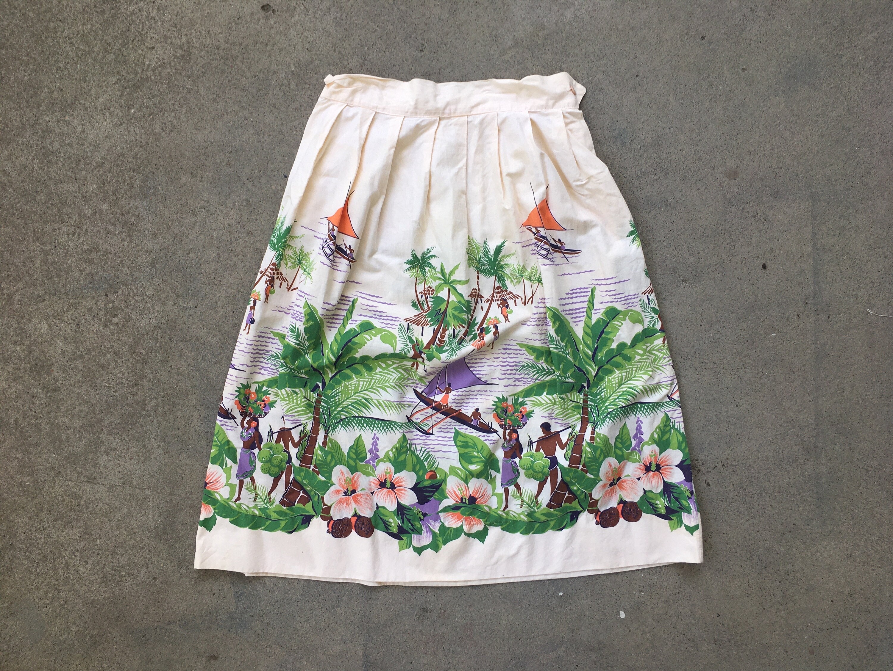 Vintage 1950s HAWAIIAN Novelty Border Print High Waist Full SKIRT Size Medium 28 Skirt #2 Tiki Souvenir Island Pinup Mod